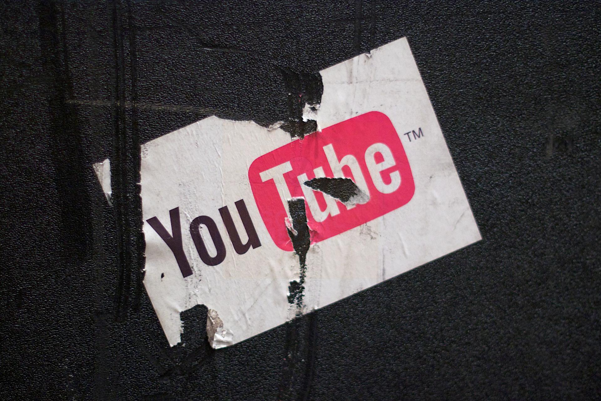 7 ventajas de usar YouTube para empresas que debes conocer. Cada día ingresan a YouTube más de 800 millones de personas alrededor del mundo para ver vídeos, anuncios, tutoriales y presentaciones de empresas.